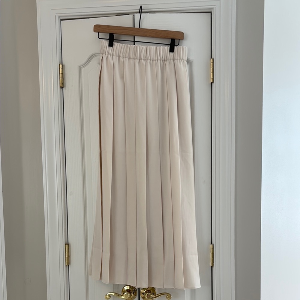Darling Cream Pleated Skirt
